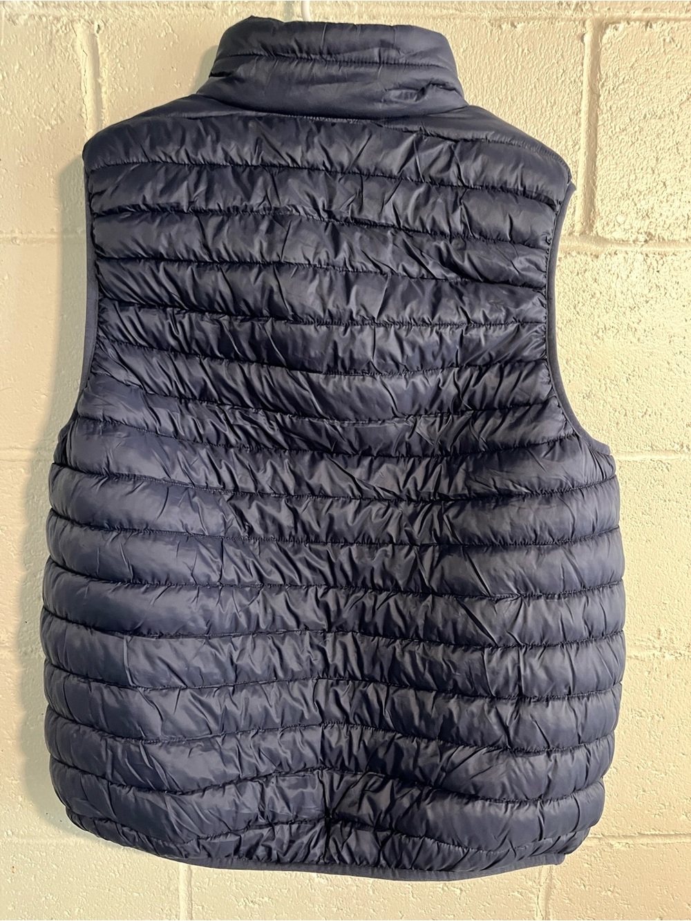 Izod Puffer Vest with Stand Collar- Large - Picture 5 of 6